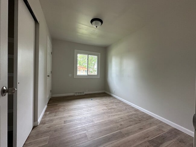 Building Photo - 6656 W Brentwood Ave