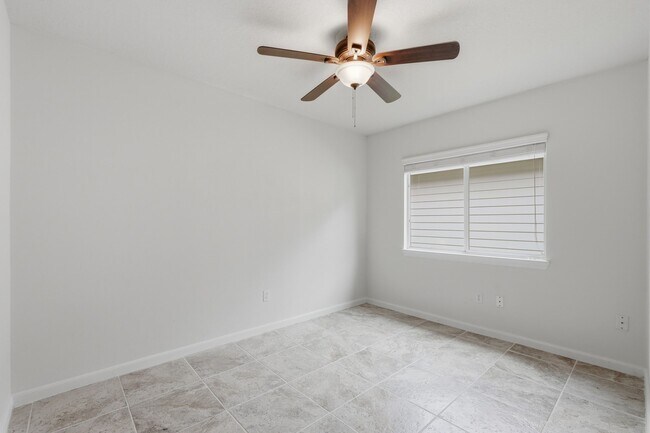 Building Photo - 1004 Oak Glen Dr