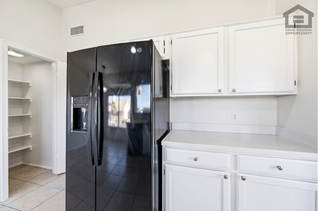 Building Photo - 6Bed/3Bath Split Level House at Cactus/75th Ave! Ready for Immediate Move-In! -- POOL!