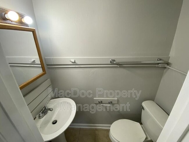 Building Photo - 733 Bellows Ave