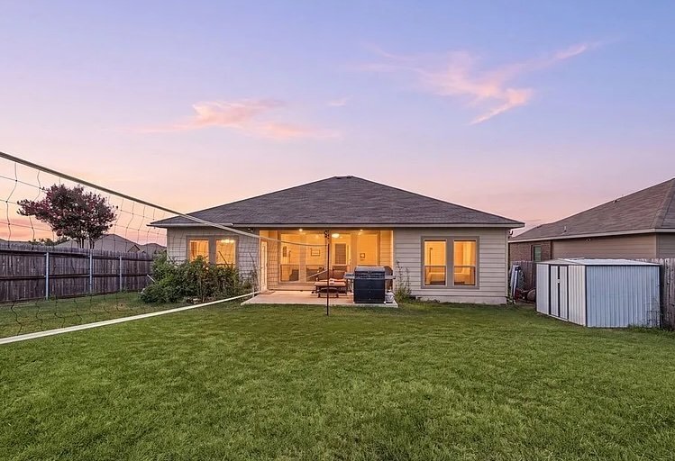 Building Photo - 5804 Blackstone Dr