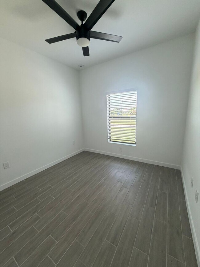 Building Photo - 1504 Gary Ln