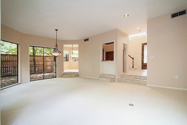 Building Photo - 201 Vanderpool Ln