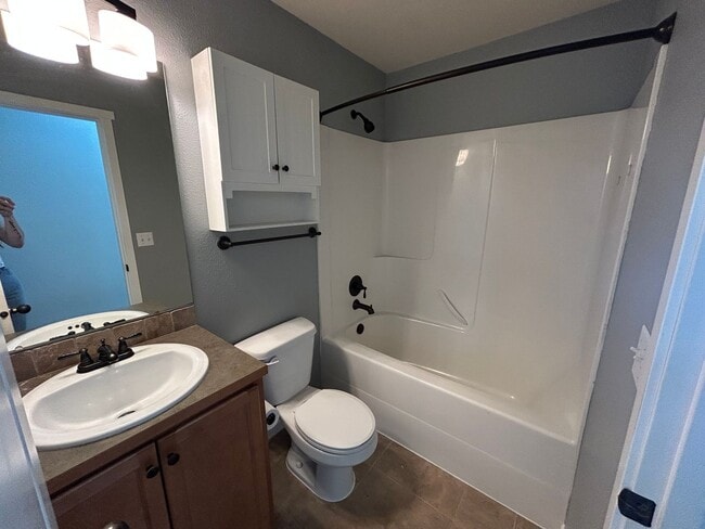 Building Photo - Gorgeous 3 BD, 2 BA House with 1 Car garag...