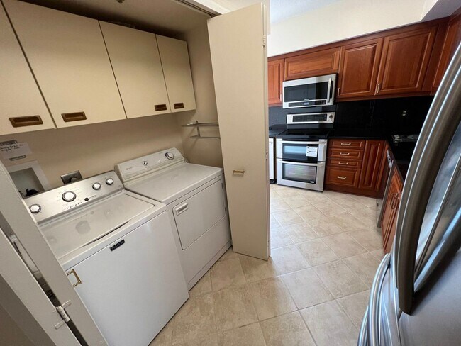 Building Photo - Fantastic 3 Bedroom 3 Bathroom Condo With ...