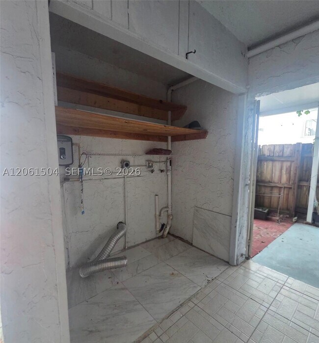 Building Photo - 4241 W 10th Ln