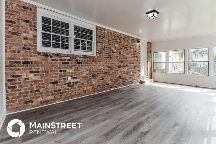 Building Photo - 627 Rockborough Dr