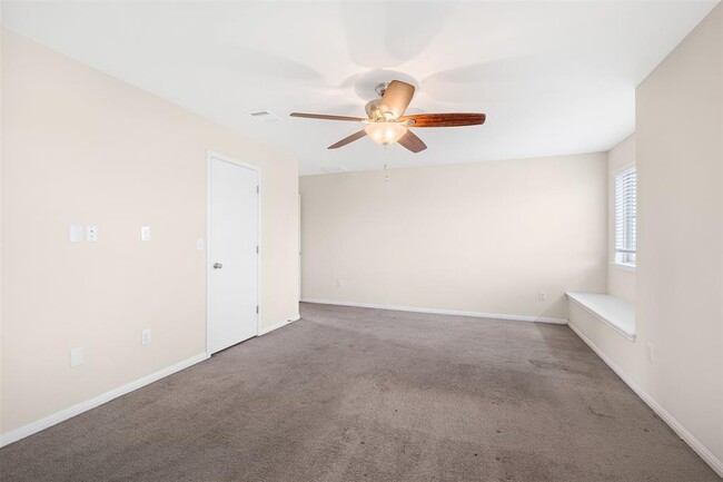 Building Photo - 504 Twisted Oaks Ln