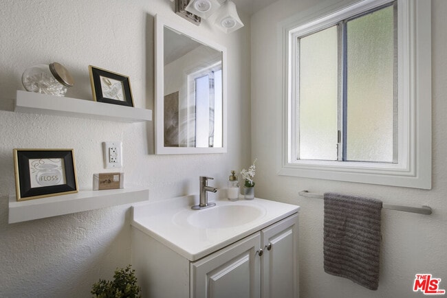 Building Photo - 2723 Ballard St