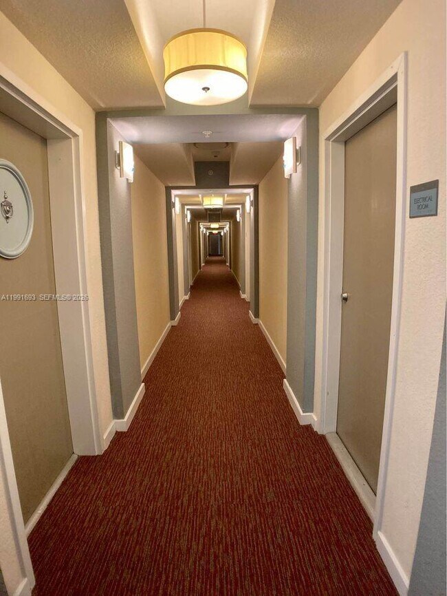 Building Photo - 500 NE 29th St