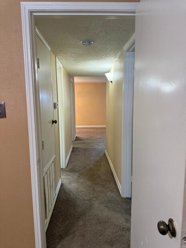Building Photo - 6402 Del Monte Dr