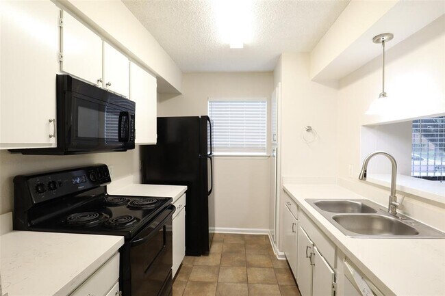 Building Photo - 6601 Sands Point Dr