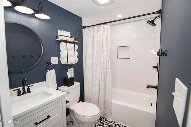 Building Photo - 4 Van Buren St