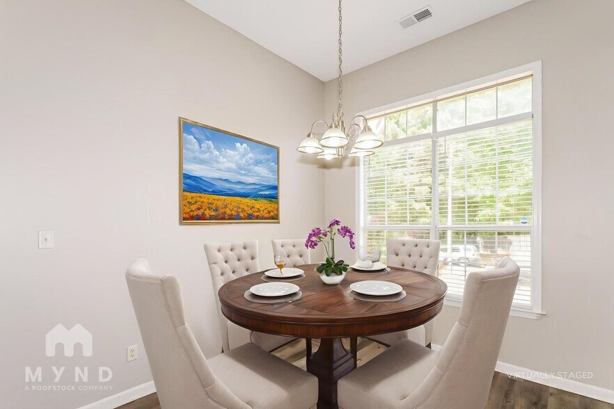 Building Photo - 8647 Rogers Park Ave