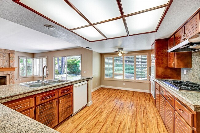 Building Photo - Beautiful Large 4 Bedrooms, 3 Baths in Bernardo Heights