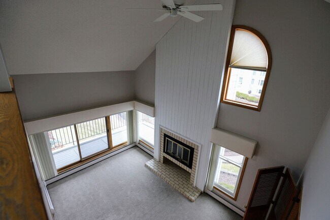 Building Photo - 603 Lake St