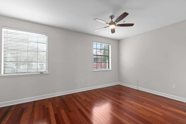 Building Photo - 652 Fern St