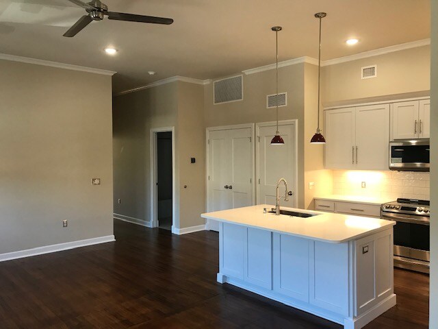 Building Photo - 205 N Williams St