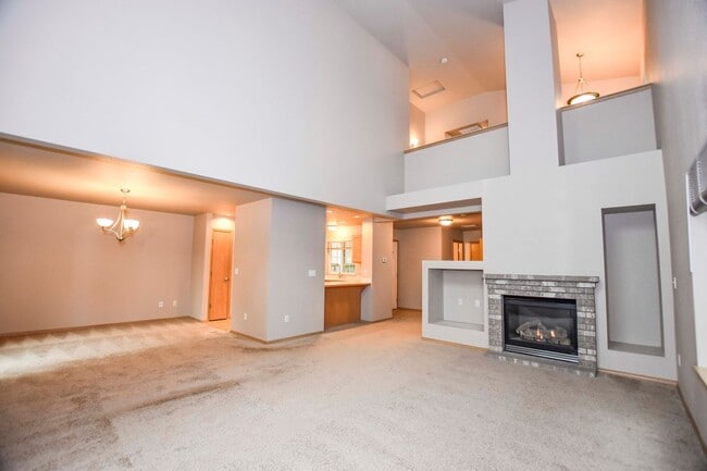 Building Photo - 2-story home on private cul-de-sac!
