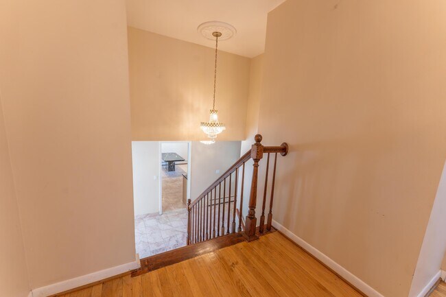Building Photo - 2616 Douglas Dr