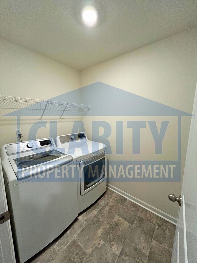 Building Photo - Beautiful 3 bedroom home in North Cleveland neighborhood!