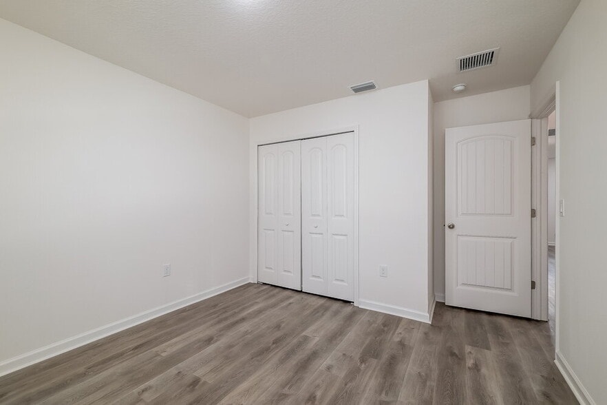 Building Photo - 451 Martigues Dr