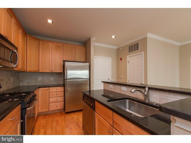 Building Photo - 500 Admirals Way