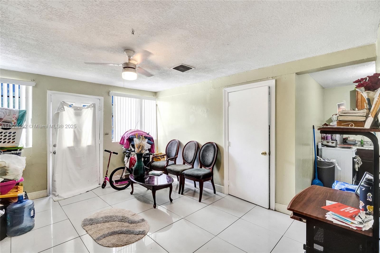 Building Photo - 450 NE 158th St