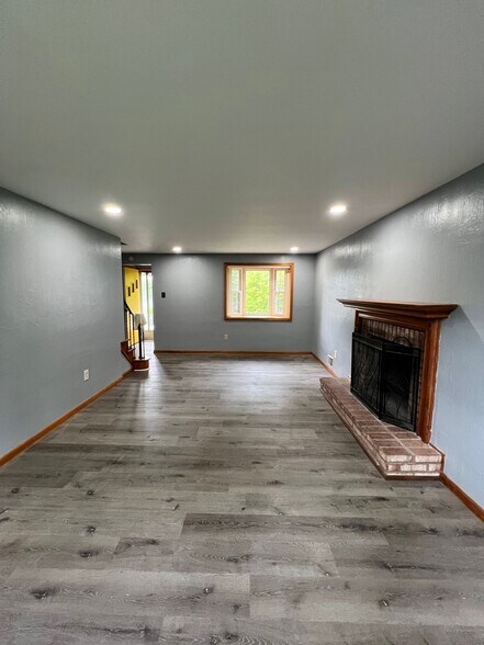 Living room - 3642 Linden Ave