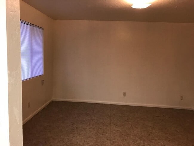 Building Photo - Brawley apartment for rent!