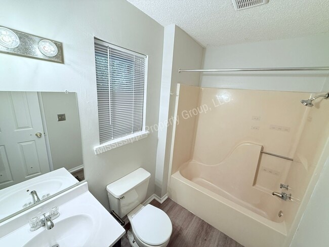 Building Photo - 1BR/1BA FOR RENT