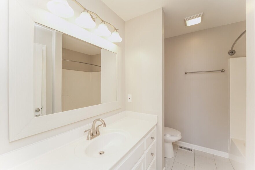 Building Photo - 135 Fritzvon Dr