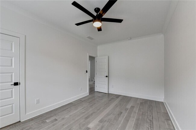 Building Photo - 960 Nours Cir SE