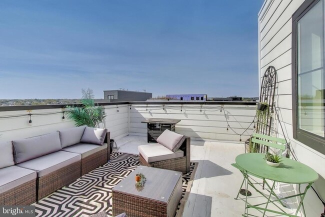 Building Photo - 1011 18th St NE