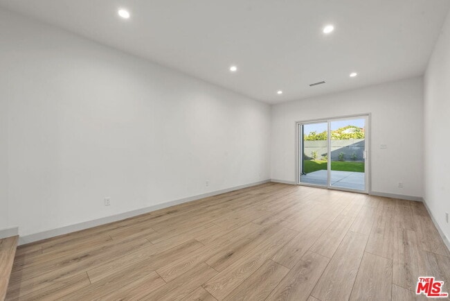 Building Photo - 3866 Westside Ave