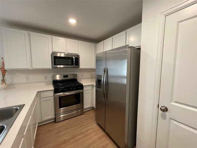 Building Photo - 7426 Birch Harvest Dr