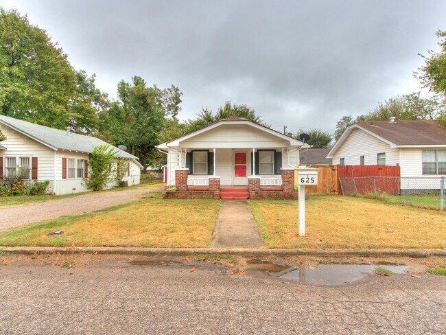 Building Photo - 3 Bedroom 1 Bath home in Shawnee!