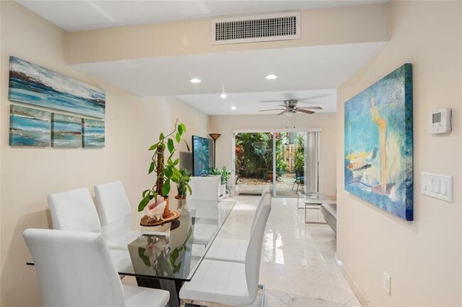 Building Photo - 811 W Oakland Park Blvd