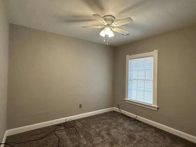 Building Photo - Two bedroom upper duplex