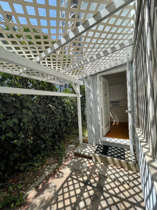 Patio - 10579 Ashton Ave