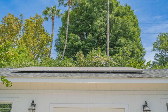 Building Photo - Beautifully Remodeled Home Move-In Ready!