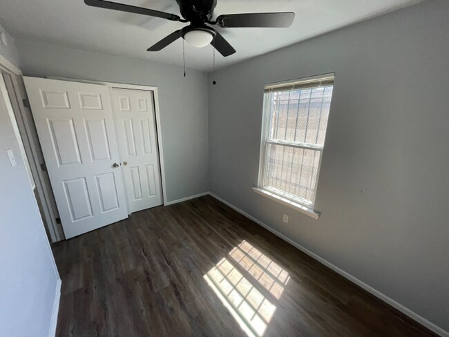 Building Photo - 5135 W Commerce St