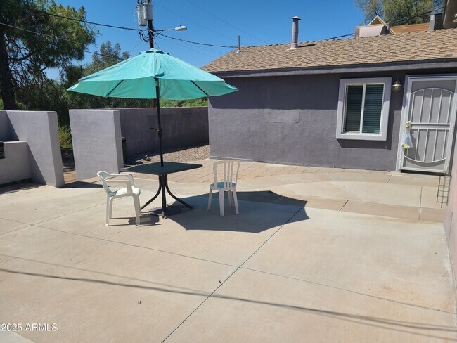 Primary Photo - 145 W Wickenburg Way
