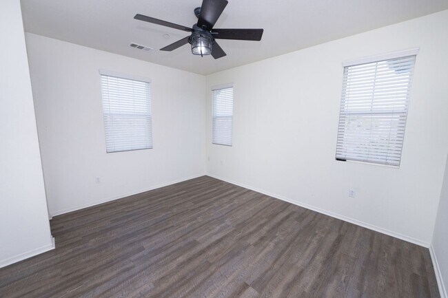 Building Photo - Amazing 3 Bedroom Condo available now! Totally loaded unit, schedule a tour today!