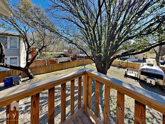 Building Photo - 4624 Junius St
