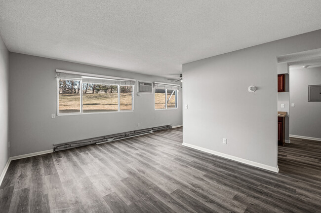 Building Photo - Rosco Apts-2720