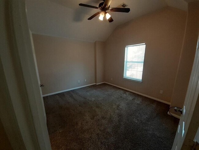 Building Photo - 5835 Beeston Ln