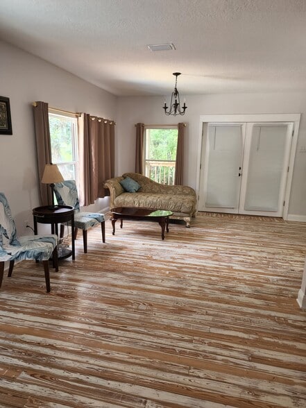 Building Photo - 6542 Sherry Ln