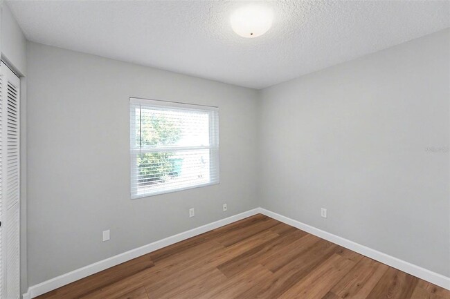 Building Photo - 9605 N Edison Ave