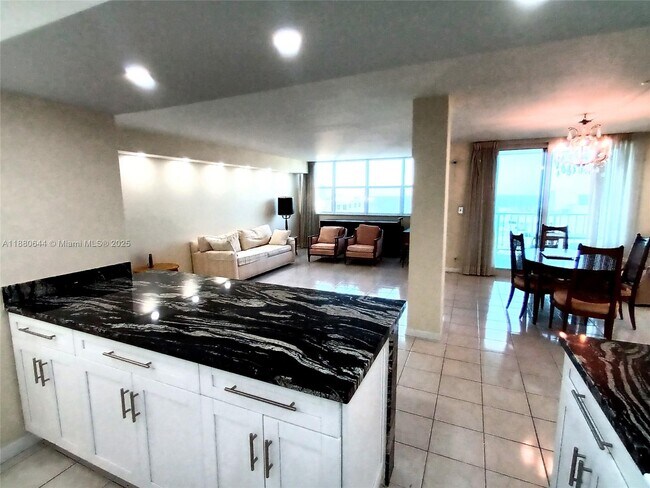 Building Photo - 1410 S Ocean Dr